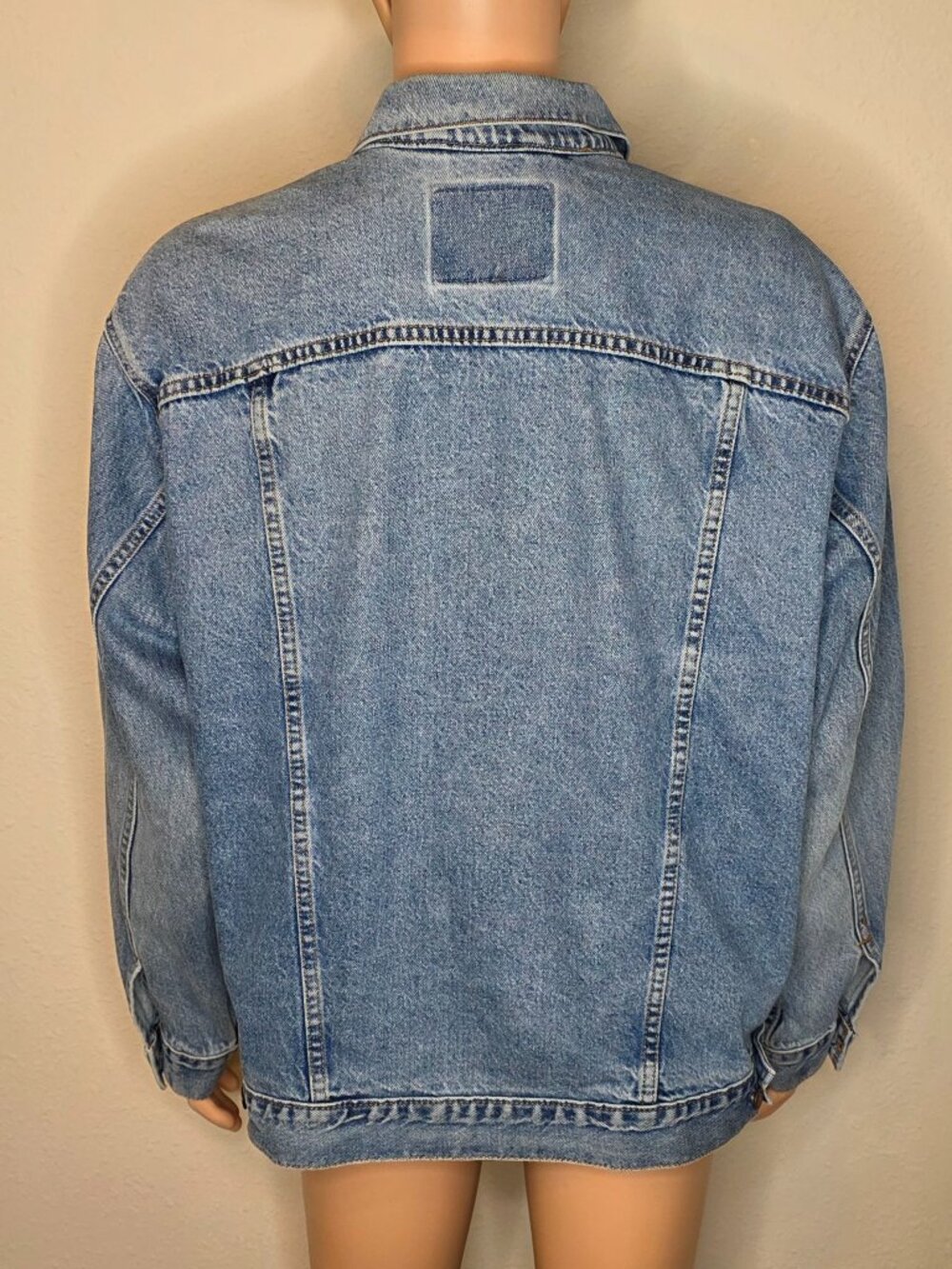 Levi's Vintage 90's Flawless, Light Wash Trucker Jean Jacket 70507-0389, Size XL - Picture 3 of 16